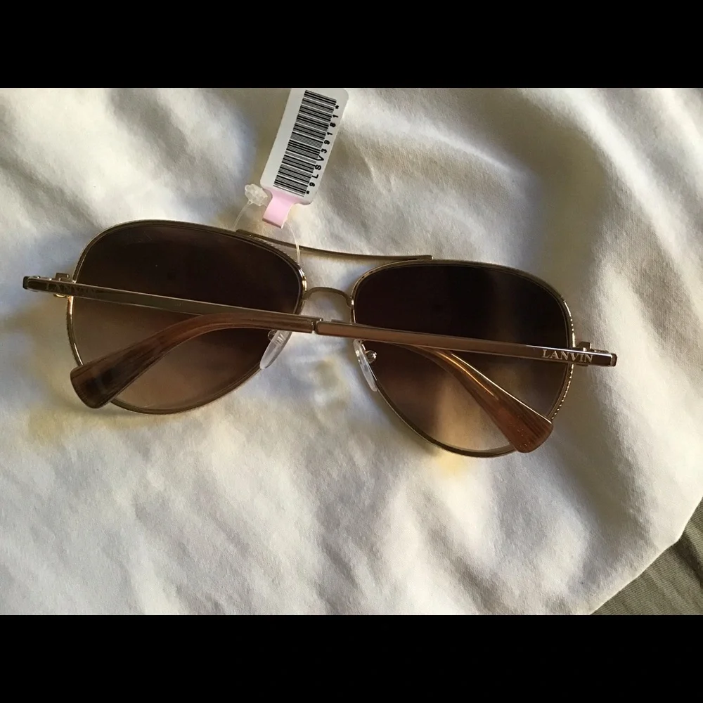 LANVIN PARIS Aviator Sunglasses. - Picture 3 of 8